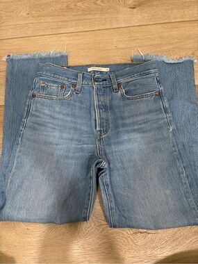 Levi’s Light Wash High-Rise Denim pants